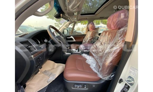 Buy Import Toyota DA White Truck in Import - Dubai in Region of Bouenza Buy Import Toyota DA White Truck in Import - Dubai in Region of Bouenza