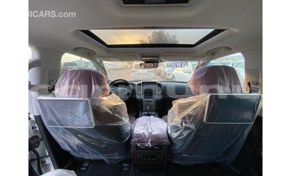 Buy Import Toyota DA White Truck in Import - Dubai in Region of Bouenza Buy Import Toyota DA White Truck in Import - Dubai in Region of Bouenza