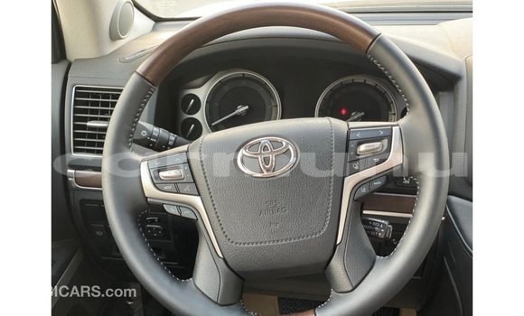 Buy Import Toyota DA White Truck in Import - Dubai in Region of Bouenza Buy Import Toyota DA White Truck in Import - Dubai in Region of Bouenza