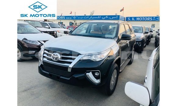 Acheter Import Voiture Toyota Fortuner Noir à Import - Dubai, Région de la Bouenza Acheter Import Voiture Toyota Fortuner Noir à Import - Dubai, Région de la Bouenza