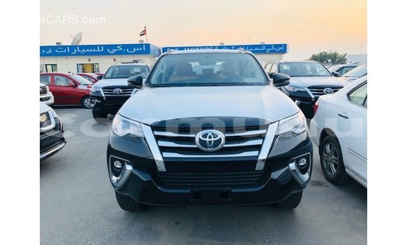 Acheter Import Voiture Toyota Fortuner Noir à Import - Dubai, Région de la Bouenza Acheter Import Voiture Toyota Fortuner Noir à Import - Dubai, Région de la Bouenza