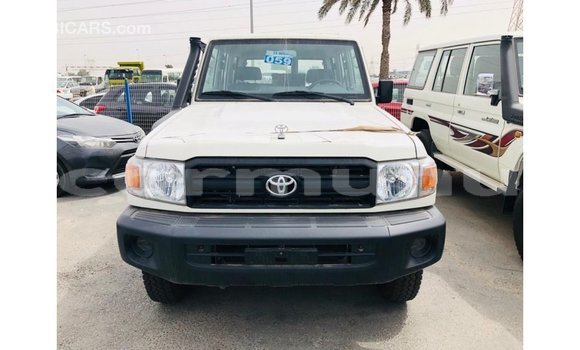 Acheter Import Voiture Toyota Land Cruiser Blanc à Import - Dubai, Région de la Bouenza Acheter Import Voiture Toyota Land Cruiser Blanc à Import - Dubai, Région de la Bouenza