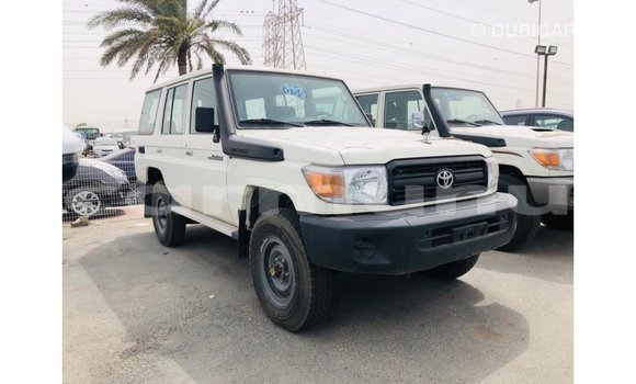 Acheter Import Voiture Toyota Land Cruiser Blanc à Import - Dubai, Région de la Bouenza Acheter Import Voiture Toyota Land Cruiser Blanc à Import - Dubai, Région de la Bouenza