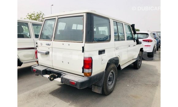 Acheter Import Voiture Toyota Land Cruiser Blanc à Import - Dubai, Région de la Bouenza Acheter Import Voiture Toyota Land Cruiser Blanc à Import - Dubai, Région de la Bouenza