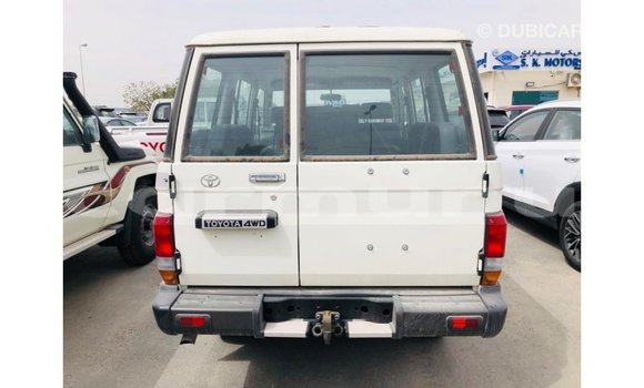 Acheter Import Voiture Toyota Land Cruiser Blanc à Import - Dubai, Région de la Bouenza Acheter Import Voiture Toyota Land Cruiser Blanc à Import - Dubai, Région de la Bouenza