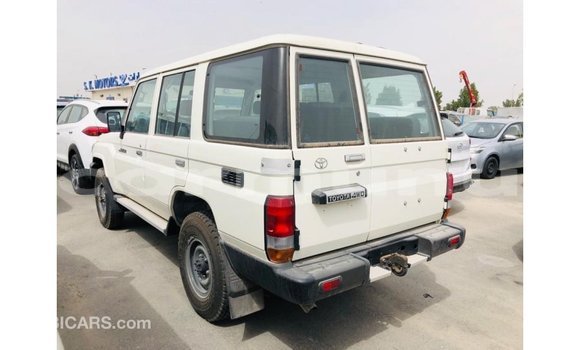 Acheter Import Voiture Toyota Land Cruiser Blanc à Import - Dubai, Région de la Bouenza Acheter Import Voiture Toyota Land Cruiser Blanc à Import - Dubai, Région de la Bouenza
