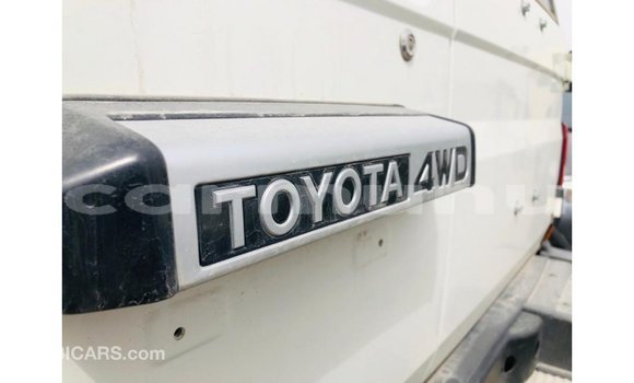 Acheter Import Voiture Toyota Land Cruiser Blanc à Import - Dubai, Région de la Bouenza Acheter Import Voiture Toyota Land Cruiser Blanc à Import - Dubai, Région de la Bouenza