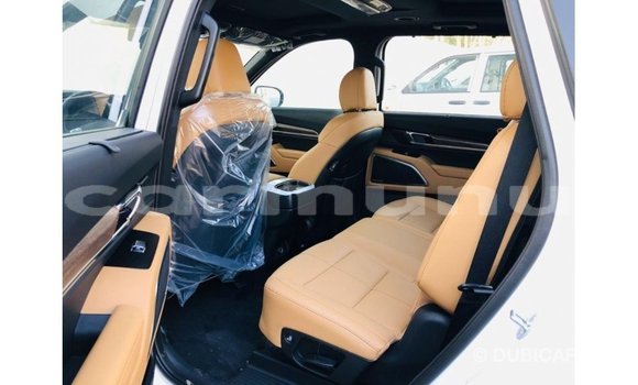 Acheter Import Voiture Kia Carens Blanc à Import - Dubai, Région de la Bouenza Acheter Import Voiture Kia Carens Blanc à Import - Dubai, Région de la Bouenza