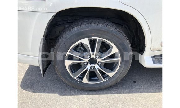 Acheter Import Voiture Toyota Land Cruiser Blanc à Import - Dubai, Région de la Bouenza Acheter Import Voiture Toyota Land Cruiser Blanc à Import - Dubai, Région de la Bouenza