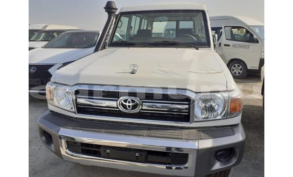 Buy Import Toyota Land Cruiser White Car in Import - Dubai in Region of Bouenza Buy Import Toyota Land Cruiser White Car in Import - Dubai in Region of Bouenza
