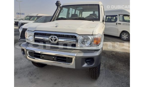 Acheter Import Voiture Toyota Land Cruiser Blanc à Import - Dubai, Région de la Bouenza Acheter Import Voiture Toyota Land Cruiser Blanc à Import - Dubai, Région de la Bouenza