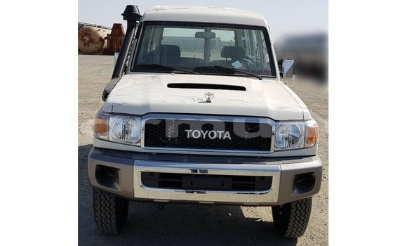 Acheter Import Voiture Toyota Land Cruiser Blanc à Import - Dubai, Région de la Bouenza Acheter Import Voiture Toyota Land Cruiser Blanc à Import - Dubai, Région de la Bouenza