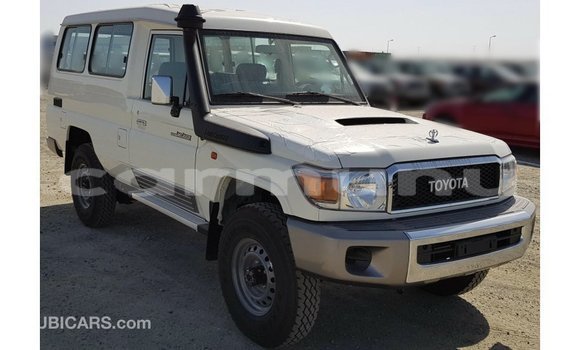 Acheter Import Voiture Toyota Land Cruiser Blanc à Import - Dubai, Région de la Bouenza Acheter Import Voiture Toyota Land Cruiser Blanc à Import - Dubai, Région de la Bouenza