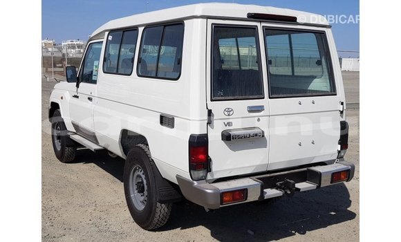 Acheter Import Voiture Toyota Land Cruiser Blanc à Import - Dubai, Région de la Bouenza Acheter Import Voiture Toyota Land Cruiser Blanc à Import - Dubai, Région de la Bouenza