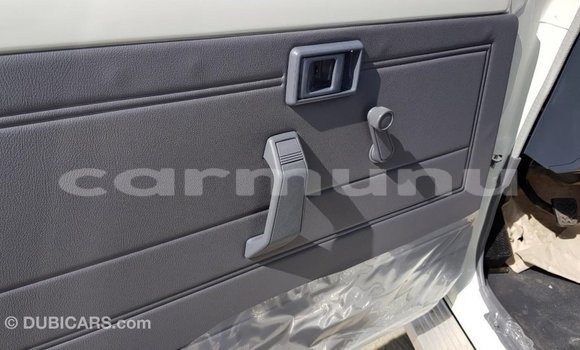 Acheter Import Voiture Toyota Land Cruiser Blanc à Import - Dubai, Région de la Bouenza Acheter Import Voiture Toyota Land Cruiser Blanc à Import - Dubai, Région de la Bouenza