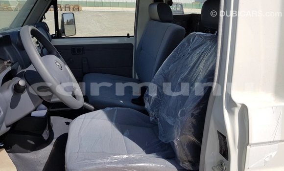 Acheter Import Voiture Toyota Land Cruiser Blanc à Import - Dubai, Région de la Bouenza Acheter Import Voiture Toyota Land Cruiser Blanc à Import - Dubai, Région de la Bouenza