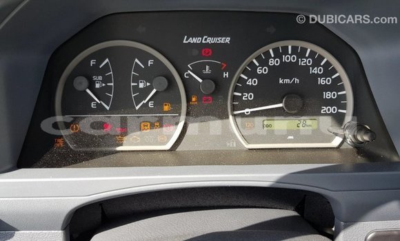 Acheter Import Voiture Toyota Land Cruiser Blanc à Import - Dubai, Région de la Bouenza Acheter Import Voiture Toyota Land Cruiser Blanc à Import - Dubai, Région de la Bouenza