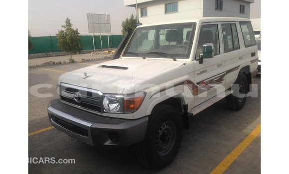 Acheter Import Voiture Toyota Land Cruiser Blanc à Import - Dubai, Région de la Bouenza Acheter Import Voiture Toyota Land Cruiser Blanc à Import - Dubai, Région de la Bouenza