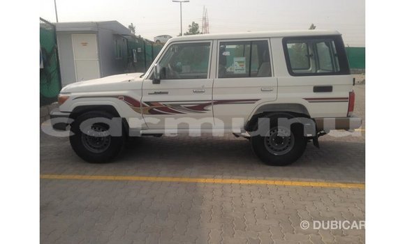 Acheter Import Voiture Toyota Land Cruiser Blanc à Import - Dubai, Région de la Bouenza Acheter Import Voiture Toyota Land Cruiser Blanc à Import - Dubai, Région de la Bouenza