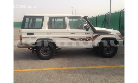 Acheter Import Voiture Toyota Land Cruiser Blanc à Import - Dubai, Région de la Bouenza Acheter Import Voiture Toyota Land Cruiser Blanc à Import - Dubai, Région de la Bouenza