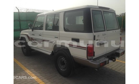Acheter Import Voiture Toyota Land Cruiser Blanc à Import - Dubai, Région de la Bouenza Acheter Import Voiture Toyota Land Cruiser Blanc à Import - Dubai, Région de la Bouenza