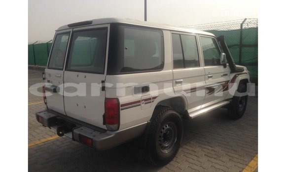 Acheter Import Voiture Toyota Land Cruiser Blanc à Import - Dubai, Région de la Bouenza Acheter Import Voiture Toyota Land Cruiser Blanc à Import - Dubai, Région de la Bouenza