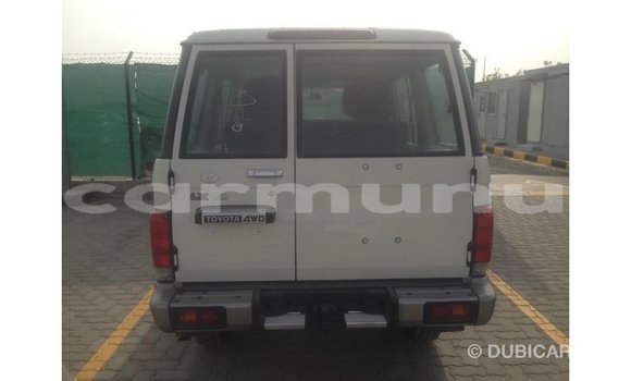 Acheter Import Voiture Toyota Land Cruiser Blanc à Import - Dubai, Région de la Bouenza Acheter Import Voiture Toyota Land Cruiser Blanc à Import - Dubai, Région de la Bouenza