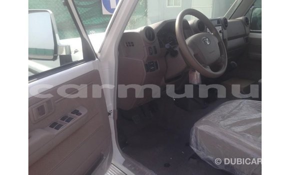 Acheter Import Voiture Toyota Land Cruiser Blanc à Import - Dubai, Région de la Bouenza Acheter Import Voiture Toyota Land Cruiser Blanc à Import - Dubai, Région de la Bouenza