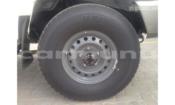 Acheter Import Voiture Toyota Land Cruiser Blanc à Import - Dubai, Région de la Bouenza Acheter Import Voiture Toyota Land Cruiser Blanc à Import - Dubai, Région de la Bouenza