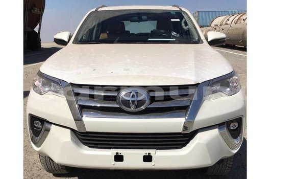 Acheter Import Voiture Toyota Fortuner Blanc à Import - Dubai, Région de la Bouenza Acheter Import Voiture Toyota Fortuner Blanc à Import - Dubai, Région de la Bouenza