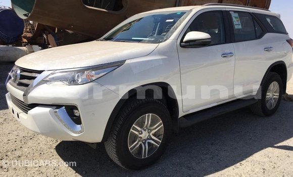 Acheter Import Voiture Toyota Fortuner Blanc à Import - Dubai, Région de la Bouenza Acheter Import Voiture Toyota Fortuner Blanc à Import - Dubai, Région de la Bouenza
