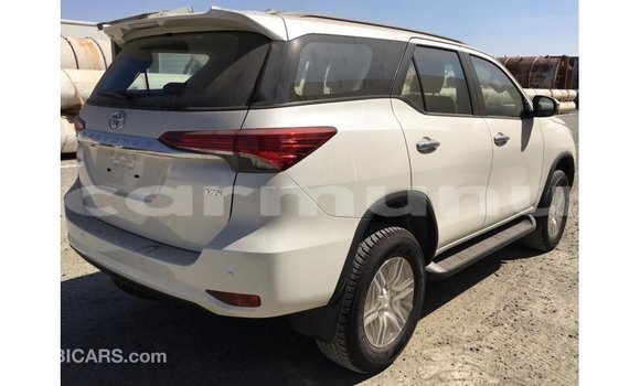 Acheter Import Voiture Toyota Fortuner Blanc à Import - Dubai, Région de la Bouenza Acheter Import Voiture Toyota Fortuner Blanc à Import - Dubai, Région de la Bouenza
