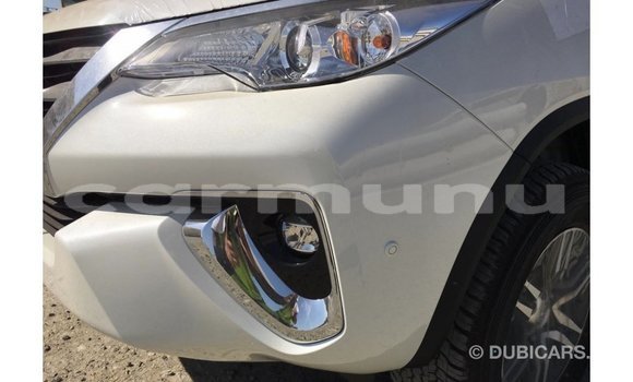 Acheter Import Voiture Toyota Fortuner Blanc à Import - Dubai, Région de la Bouenza Acheter Import Voiture Toyota Fortuner Blanc à Import - Dubai, Région de la Bouenza