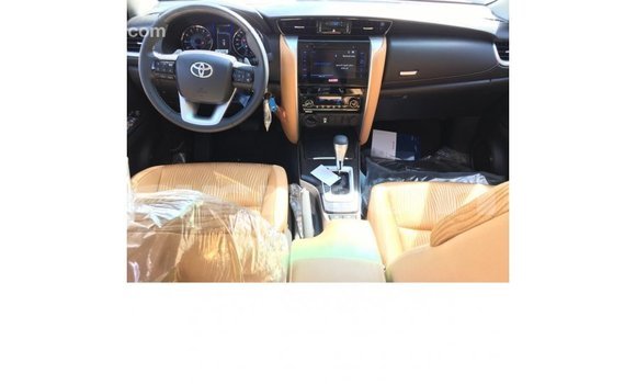 Acheter Import Voiture Toyota Fortuner Blanc à Import - Dubai, Région de la Bouenza Acheter Import Voiture Toyota Fortuner Blanc à Import - Dubai, Région de la Bouenza