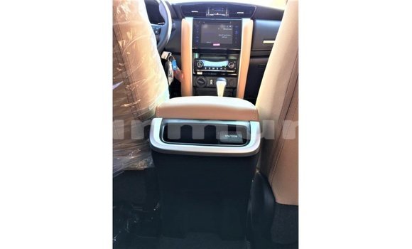 Acheter Import Voiture Toyota Fortuner Blanc à Import - Dubai, Région de la Bouenza Acheter Import Voiture Toyota Fortuner Blanc à Import - Dubai, Région de la Bouenza