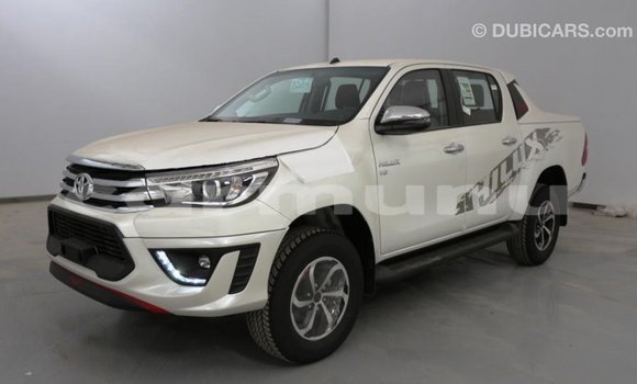 Acheter Import Voiture Toyota Hilux Blanc à Import - Dubai, Région de la Bouenza Acheter Import Voiture Toyota Hilux Blanc à Import - Dubai, Région de la Bouenza