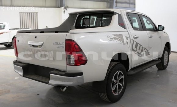 Acheter Import Voiture Toyota Hilux Blanc à Import - Dubai, Région de la Bouenza Acheter Import Voiture Toyota Hilux Blanc à Import - Dubai, Région de la Bouenza