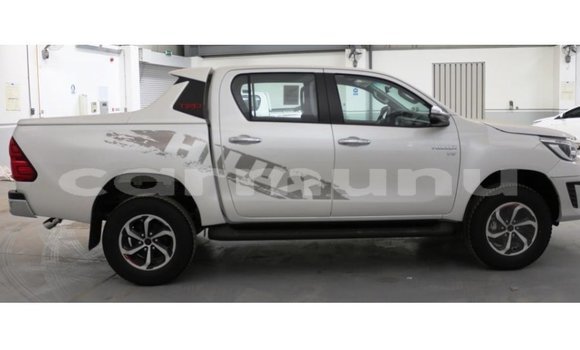 Acheter Import Voiture Toyota Hilux Blanc à Import - Dubai, Région de la Bouenza Acheter Import Voiture Toyota Hilux Blanc à Import - Dubai, Région de la Bouenza