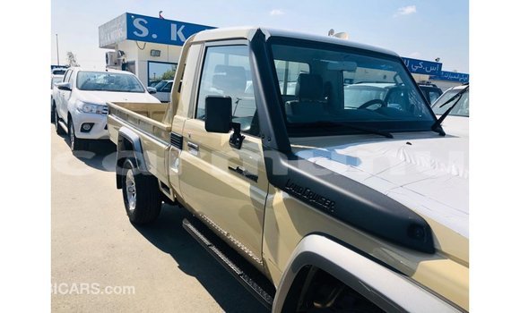 Buy Import Toyota Land Cruiser Beige Car in Import - Dubai in Region of Bouenza Buy Import Toyota Land Cruiser Beige Car in Import - Dubai in Region of Bouenza
