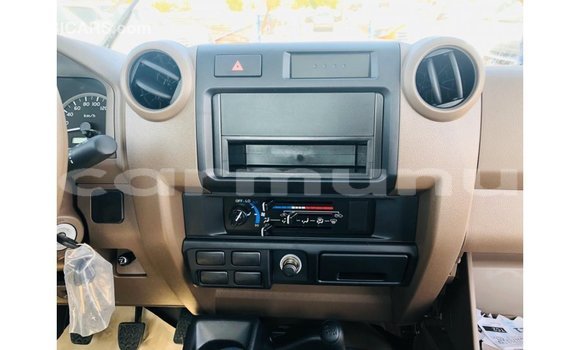 Buy Import Toyota Land Cruiser Beige Car in Import - Dubai in Region of Bouenza Buy Import Toyota Land Cruiser Beige Car in Import - Dubai in Region of Bouenza