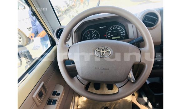 Buy Import Toyota Land Cruiser Beige Car in Import - Dubai in Region of Bouenza Buy Import Toyota Land Cruiser Beige Car in Import - Dubai in Region of Bouenza