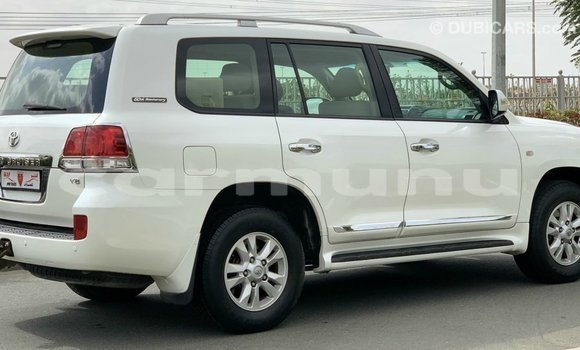 Acheter Import Voiture Toyota Land Cruiser Blanc à Import - Dubai, Région de la Bouenza Acheter Import Voiture Toyota Land Cruiser Blanc à Import - Dubai, Région de la Bouenza