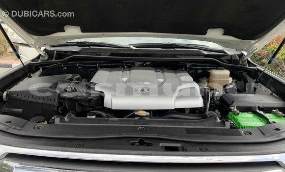 Acheter Import Voiture Toyota Land Cruiser Blanc à Import - Dubai, Région de la Bouenza Acheter Import Voiture Toyota Land Cruiser Blanc à Import - Dubai, Région de la Bouenza