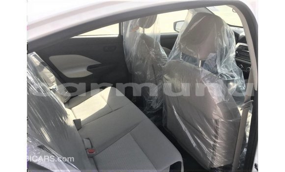 Acheter Import Voiture Nissan Sunny Blanc à Import - Dubai, Région de la Bouenza Acheter Import Voiture Nissan Sunny Blanc à Import - Dubai, Région de la Bouenza