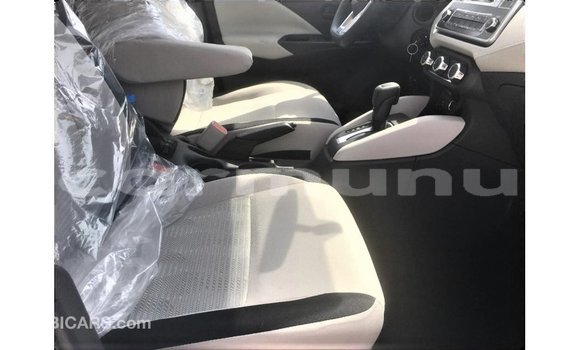 Acheter Import Voiture Nissan Sunny Blanc à Import - Dubai, Région de la Bouenza Acheter Import Voiture Nissan Sunny Blanc à Import - Dubai, Région de la Bouenza