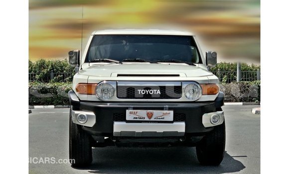 Acheter Import Voiture Toyota FJ Cruiser Blanc à Import - Dubai, Région de la Bouenza Acheter Import Voiture Toyota FJ Cruiser Blanc à Import - Dubai, Région de la Bouenza