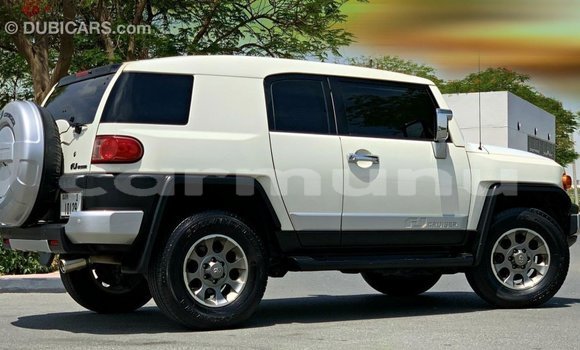 Acheter Import Voiture Toyota FJ Cruiser Blanc à Import - Dubai, Région de la Bouenza Acheter Import Voiture Toyota FJ Cruiser Blanc à Import - Dubai, Région de la Bouenza