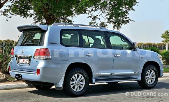 Acheter Import Voiture Toyota Land Cruiser Bleu à Import - Dubai, Région de la Bouenza Acheter Import Voiture Toyota Land Cruiser Bleu à Import - Dubai, Région de la Bouenza