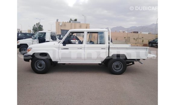 Acheter Import Voiture Toyota Land Cruiser Blanc à Import - Dubai, Région de la Bouenza Acheter Import Voiture Toyota Land Cruiser Blanc à Import - Dubai, Région de la Bouenza