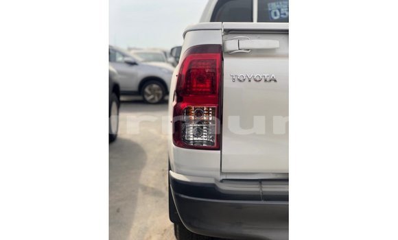 Buy Import Toyota Hilux White Car in Import - Dubai in Region of Bouenza Buy Import Toyota Hilux White Car in Import - Dubai in Region of Bouenza